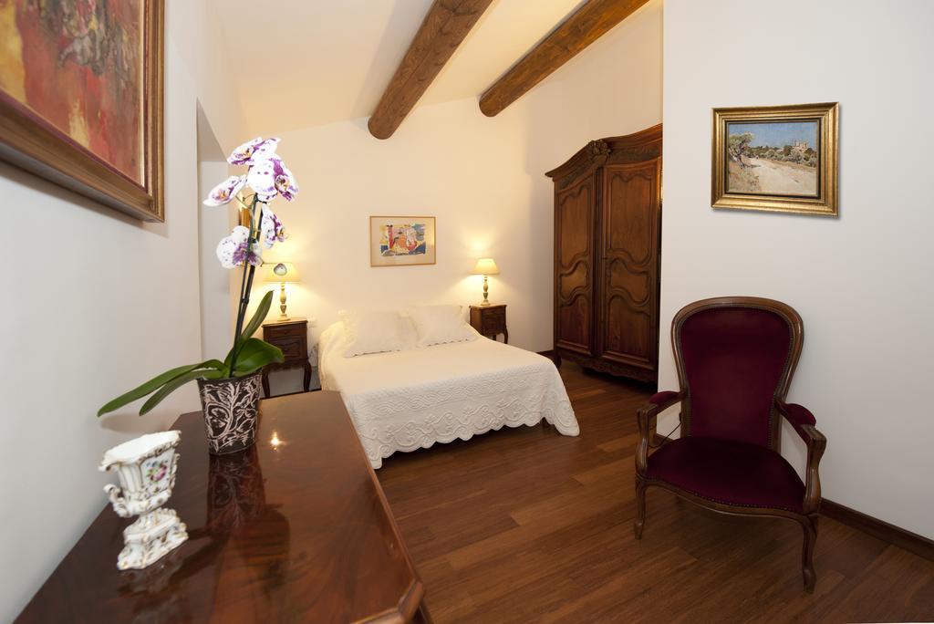 مالمور La Maison Du Peintre En Provence الغرفة الصورة